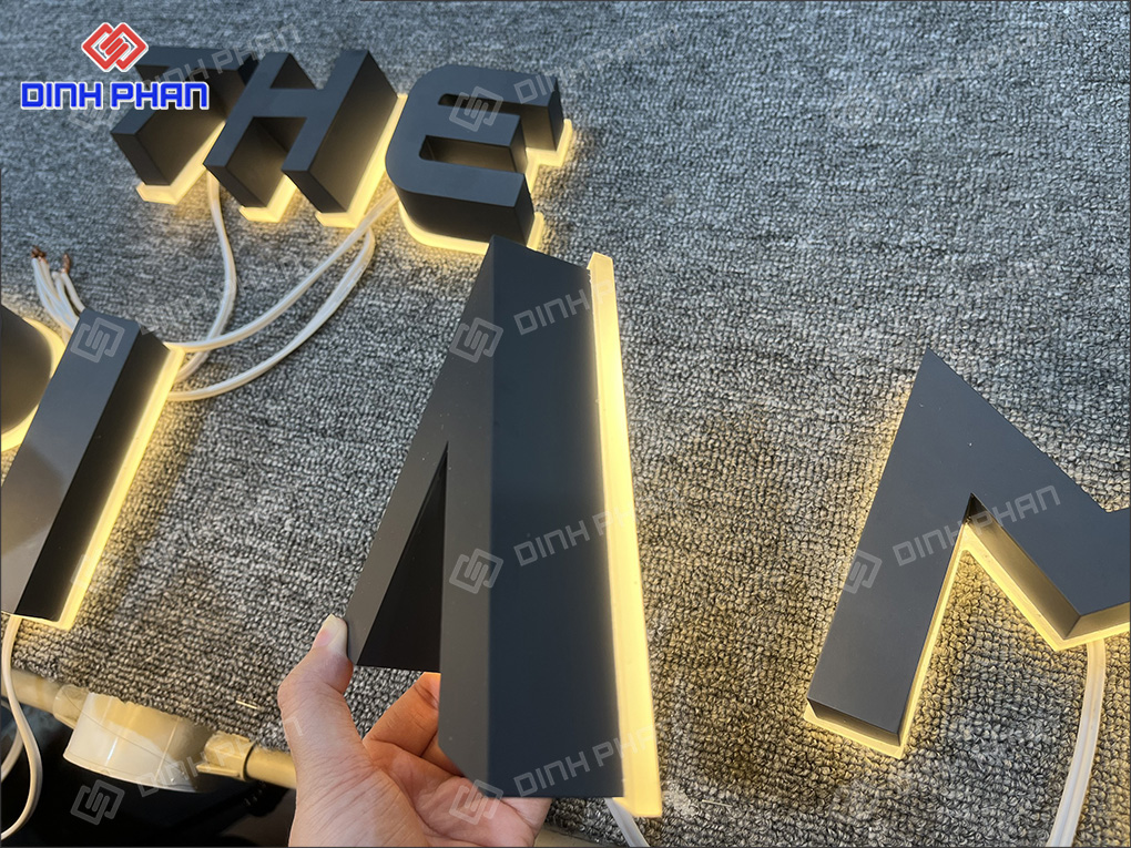 Chữ inox sơn đế LED 