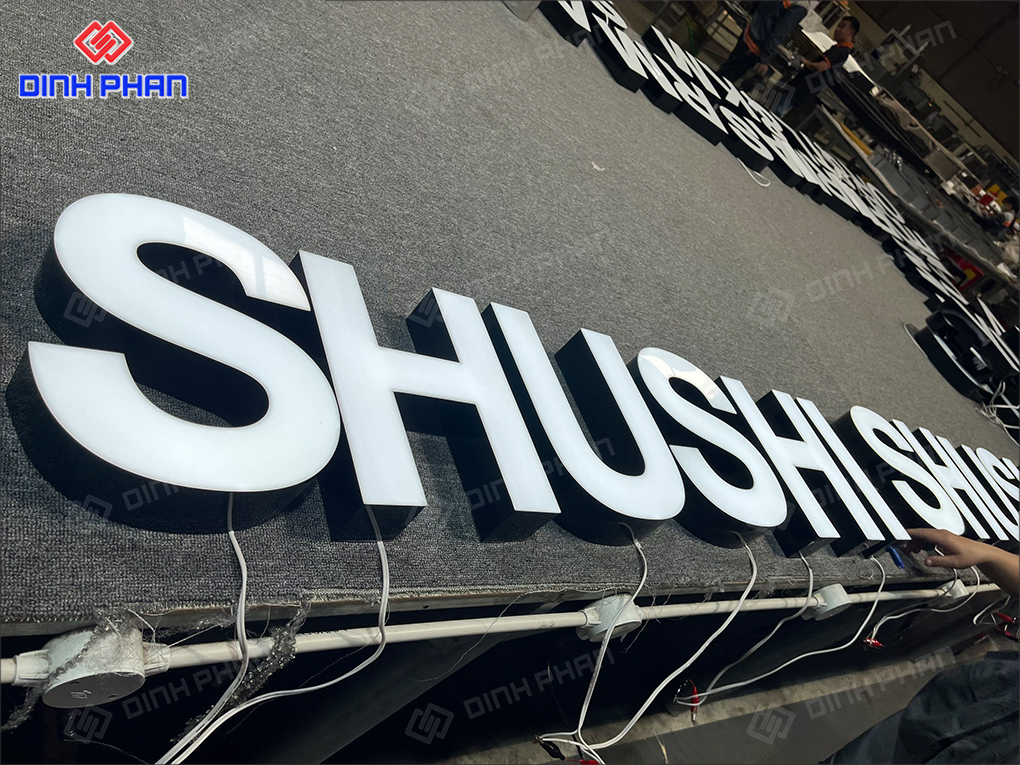 Chữ nhôm mặt mica 