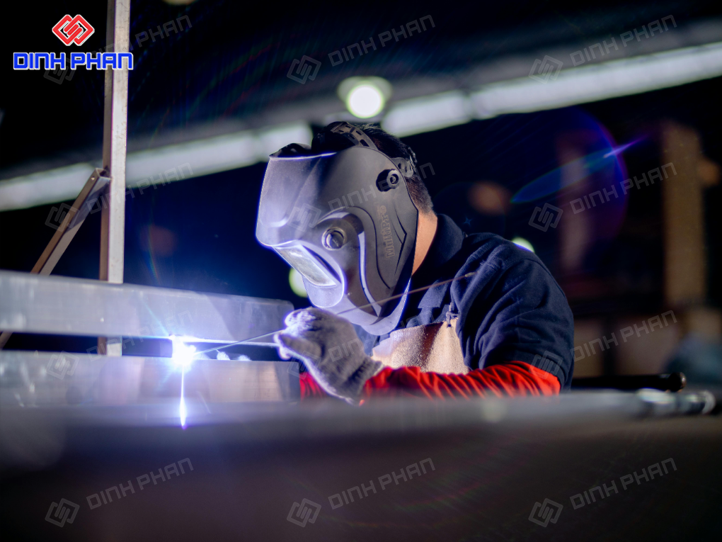 Dịch vụ cắt Fiber BMT chuyên nghiệp & giá tốt