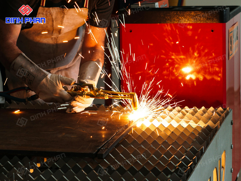 Dịch vụ cắt tôn tấm BMT & gia công kim loại